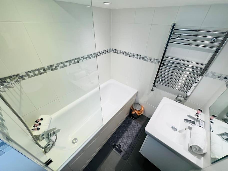 3 Notting Hill, Portobello Road-Amazing Location! ลอนดอน ภายนอก รูปภาพ